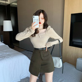 Σύντομη ασύμμετρη φούστα με ζώνη σε καφέ και μαύρο χρώμα