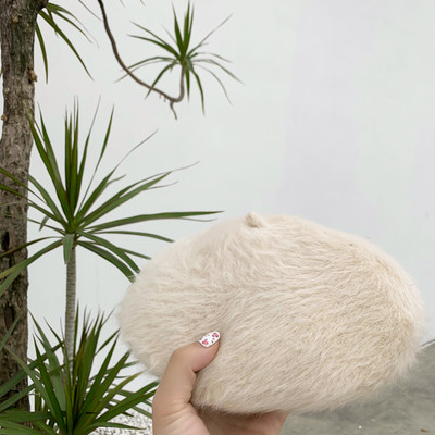 Beretă de tip pălărie de puf de damă modernă în gri, alb, negru, roșu și bej