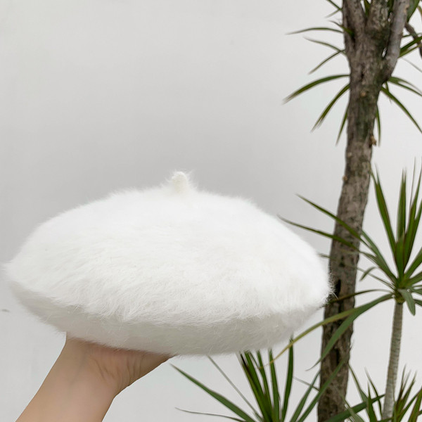 Beretă de tip pălărie de puf de damă modernă în gri, alb, negru, roșu și bej