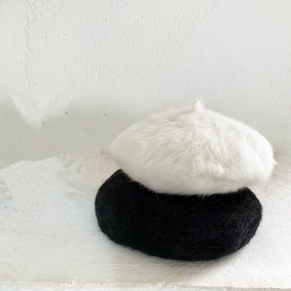 Beretă de tip pălărie de puf de damă modernă în gri, alb, negru, roșu și bej