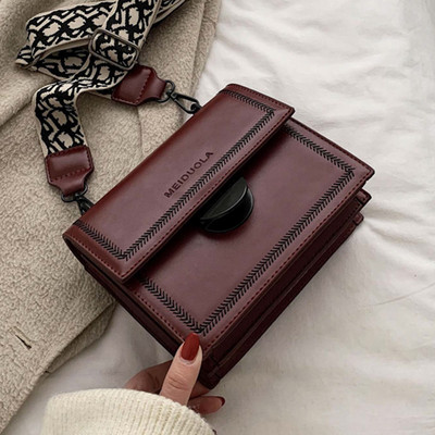 Έκο δερμάτινη γυναικεία  τσάντα σε μαύρο, μπεζ, καφέ και κόκκινο χρώμα - ρετρό στυλ