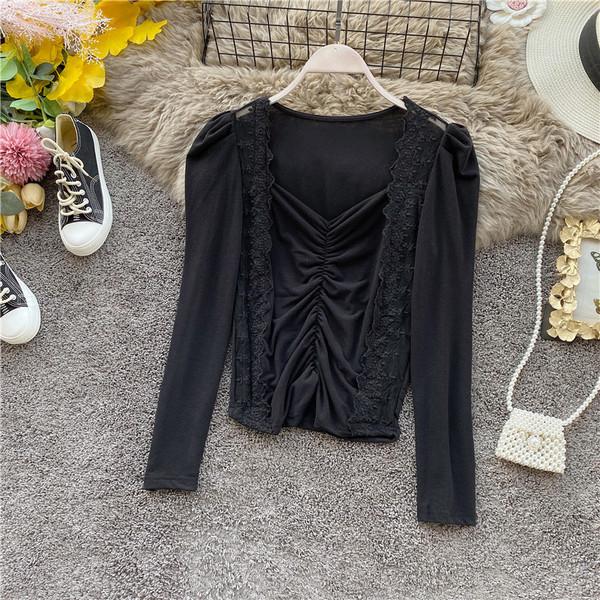 Γυναικεία μπλούζα με τετράγωνη λαιμόκοψη και δαντέλα σε κόκκινο, κίτρινο, μαύρο και άσπρο χρώμα