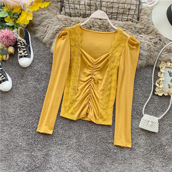 Γυναικεία μπλούζα με τετράγωνη λαιμόκοψη και δαντέλα σε κόκκινο, κίτρινο, μαύρο και άσπρο χρώμα