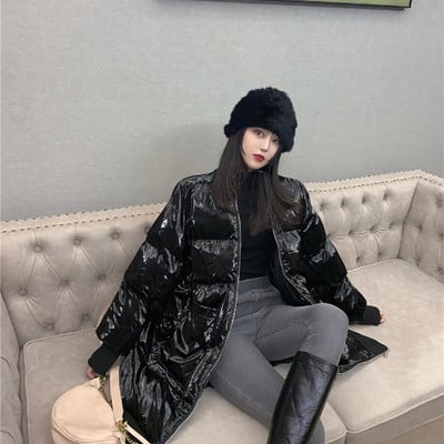 Hosszú vastag téli kabát fekete és zöld cipzárral, fényes hatással