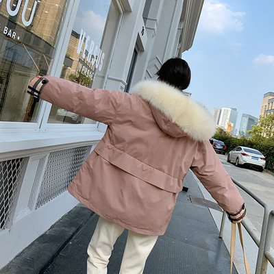 Női téli kabát kapucnival és zsebekkel - széles modell