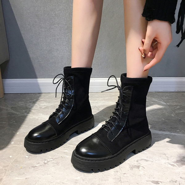 Női őszi-téli csizma fűzővel és lapos talppal, fekete és bézs színben