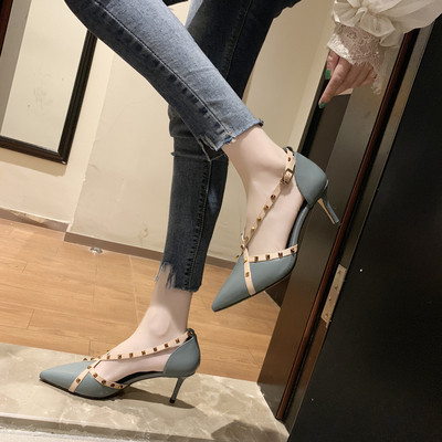 Γυναικεία μοντέρνα παπούτσια με λεπτό τακούνι σε μπλε και μπεζ χρώμα - μυτερό μοντέλο