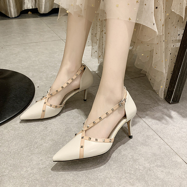 Γυναικεία μοντέρνα παπούτσια με λεπτό τακούνι σε μπλε και μπεζ χρώμα - μυτερό μοντέλο