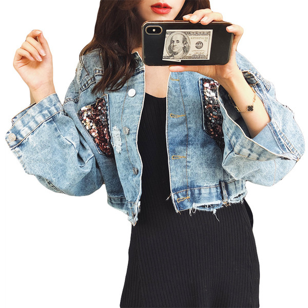 Modern rövid farmerdzseki kék színben, flitterekkel díszített zsebekkel