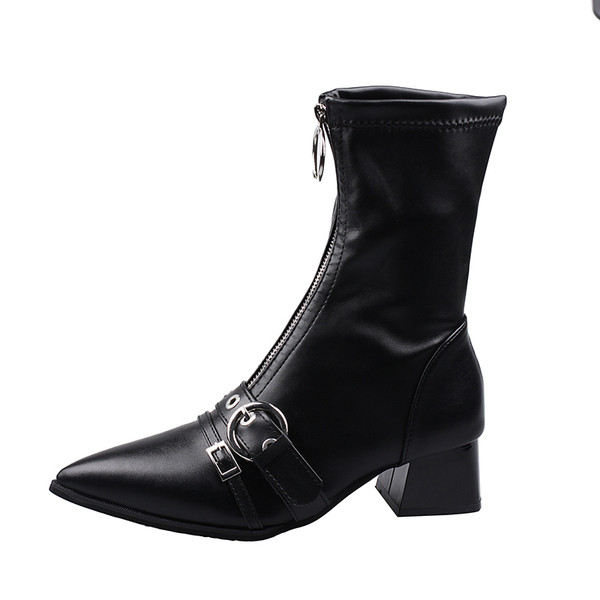 Modern női csizma hegyes modell cipzárral fekete színben