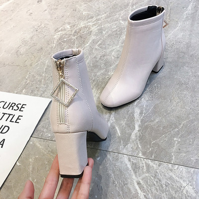 Γυναικείες  μοντέρνες έκο  δερμάτινες μπότες με χοντρό τακούνι σε μαύρο και άσπρο χρώμα