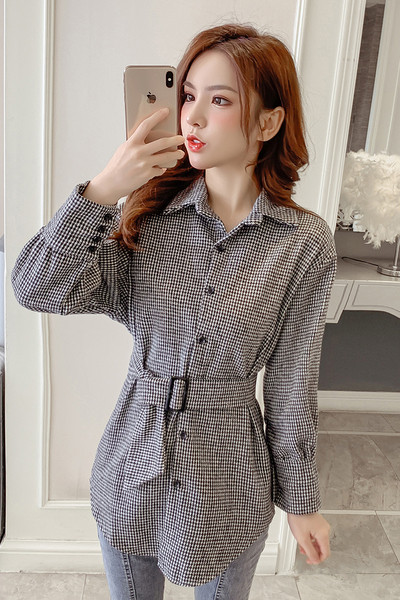 Καρό γυναικείο πουκάμισο σε δύο χρώματα με ζώνη και φαρδιά μανίκια