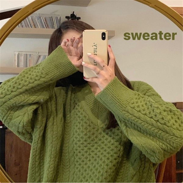 Φαρδύ πουλόβερ φθινοπωρινό -χειμωνιάτικο  με V-λαιμό σε πράσινο και ροζ χρώμα