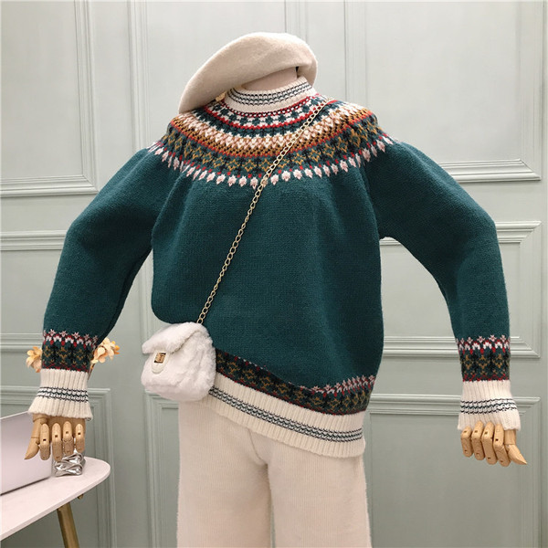 Χριστουγεννιάτικο γυναικείο πουλόβερ  με στρογγυλή λαιμόκοψη σε κόκκινο, λευκό και πράσινο χρώμα