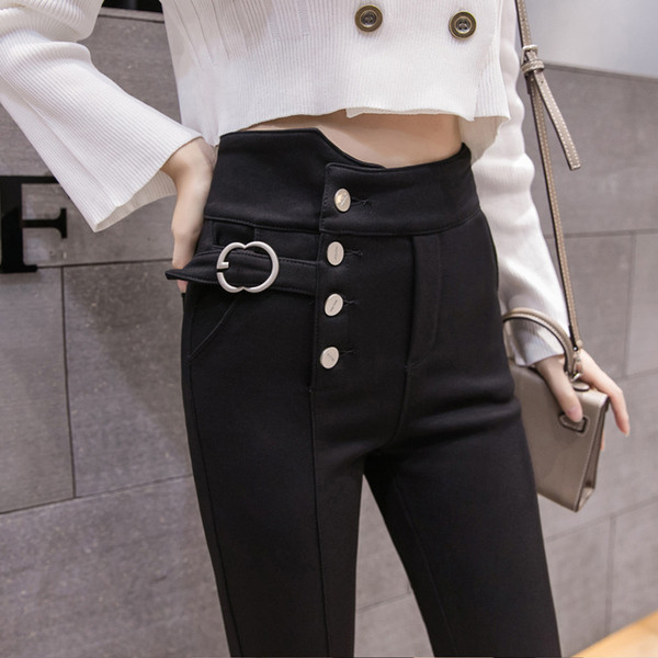 Női rugalmas nadrág fekete színben, magas derékkal