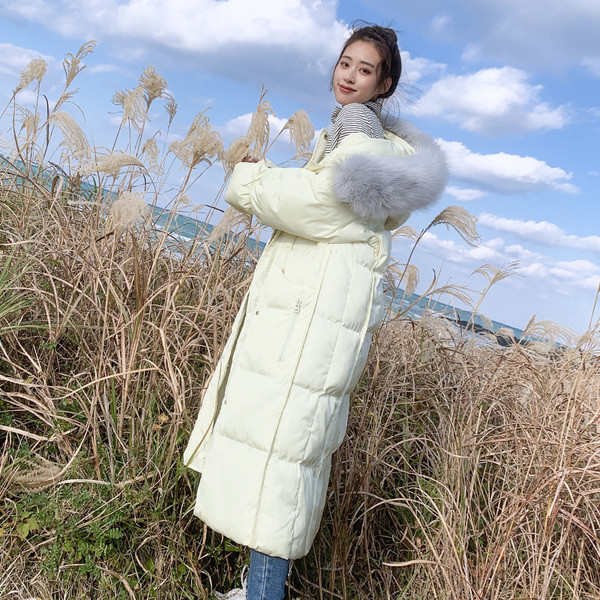 Hosszú női téli kabát kapucnival és pehelyszínnel, kék, fekete és fehér színben