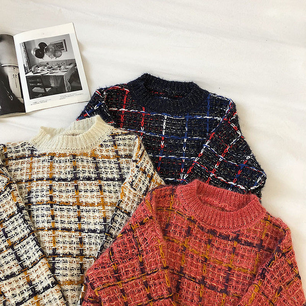 Női széles pulóver modell, hosszú ujjal és kerek nyakkivágással, három színben