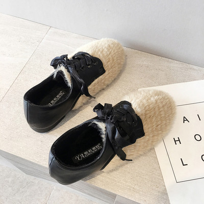 Γυναικεία καθημρινά παπούτσια με γούνα και κορδόνια σε μαύρο, λευκό και μπεζ χρώμα