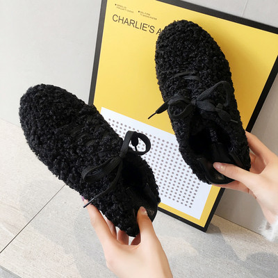 Γυναικεία καθημρινά παπούτσια με γούνα και κορδόνια σε μαύρο, λευκό και μπεζ χρώμα