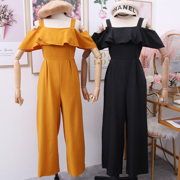 Modern női overál csupasz váll zöld, piros, sárga és fekete színekben