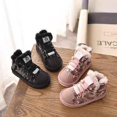 Παιδικές  μπότες  με απάλη επένδιση σε μαύρο και ροζ  χρώμα  καμουφλάζ για κορίτσια και αγόρια