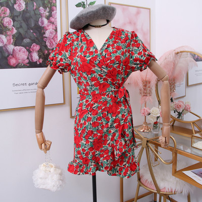 Női ruha spitz nyakkivágással és rövid ujjú piros, kék és sárga színben