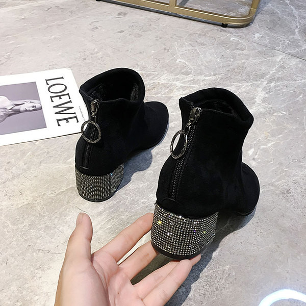 Modern női csizma sarokkövekkel - öko velúrból, fekete és bézs színben