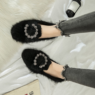 Γυναικείακαθημερινά χνουδωτά  παπούτσια με μεταλλική πόρπη σε μαύρο και μπεζ χρώμα