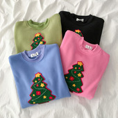 Bluză de damă în patru culori cu decolteu rotund și motiv de brad de Crăciun