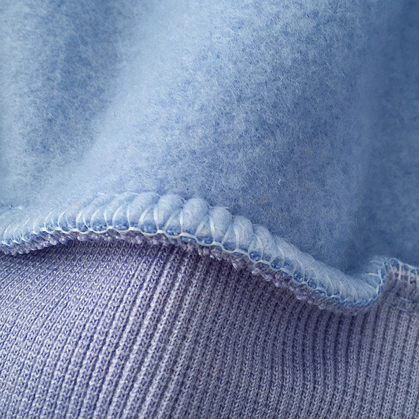 Bluză de damă în patru culori cu decolteu rotund și motiv de brad de Crăciun