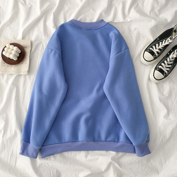 Bluză de damă în patru culori cu decolteu rotund și motiv de brad de Crăciun