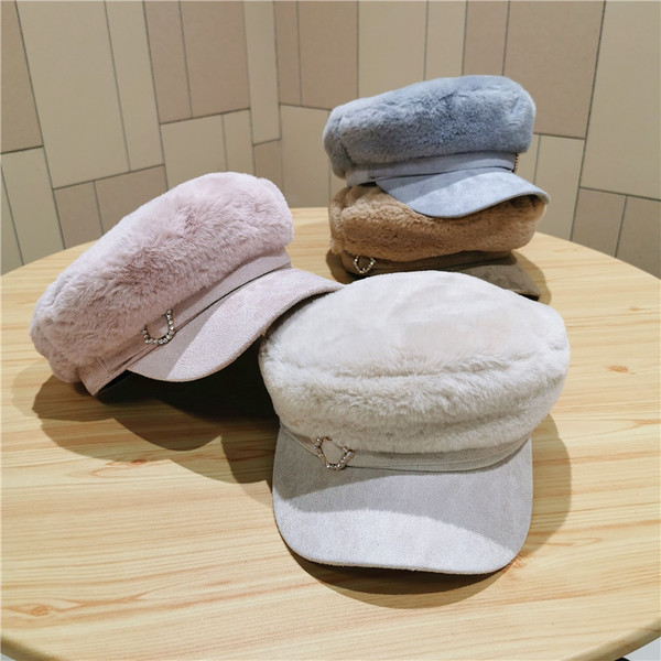 Γυναικείο χειμερινό χνουδωτό καπέλο  με γείσο και καφέ, μπεζ, μπλε, μαύρο και ροζ χρώμα