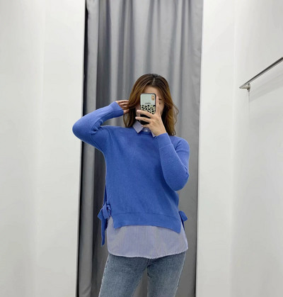 Μοντέρνο γυναικείο σετ - πουλόβερ με κορδόνια και ριγέ πουκάμισο
