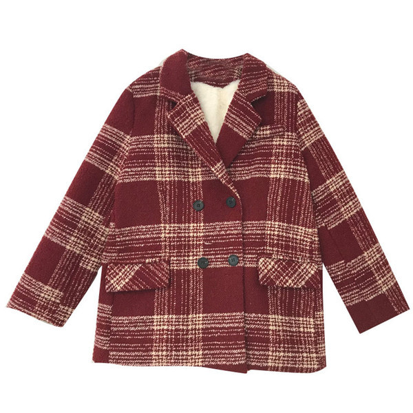 Női kockás kabát fekete és piros gombokkal
