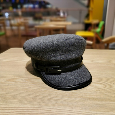 Női téli sapka csattal szürke, bézs, rózsaszín és fekete színben