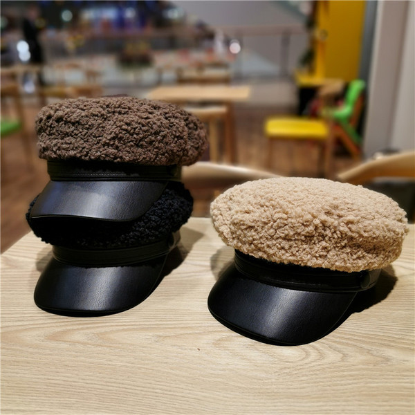 Női téli pehely sapka napellenzővel barna, bézs, sárga, fekete és fehér színben