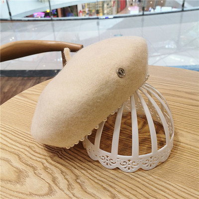 Női pehelysapka fekete, barna, piros, szürke és bézs svájcisapkával