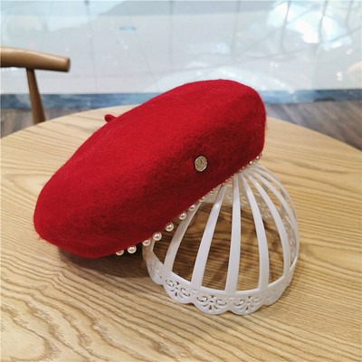 Női pehelysapka fekete, barna, piros, szürke és bézs svájcisapkával