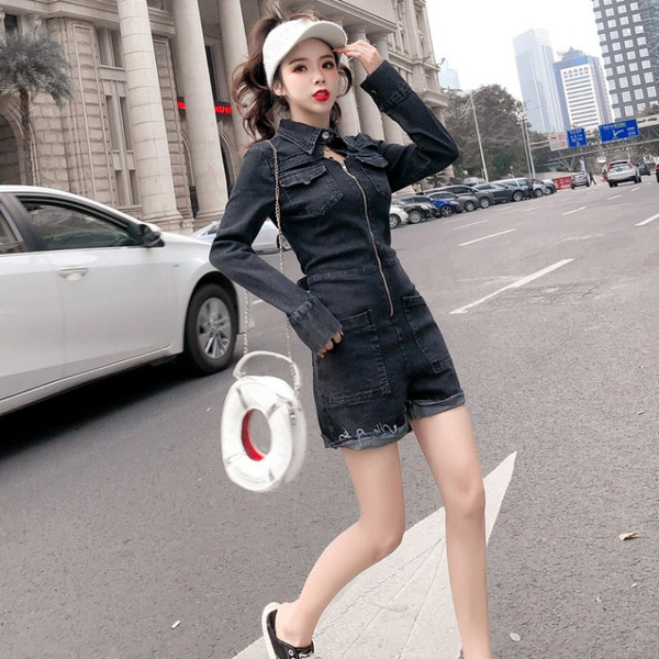 Salopetă scurtă din denim cu fermoar și guler clasic în negru