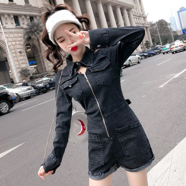 Salopetă scurtă din denim cu fermoar și guler clasic în negru