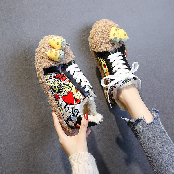 Model nou de pantofi de dama cu element 3D si aplicare de culoare in culoarea verde, maro si bej