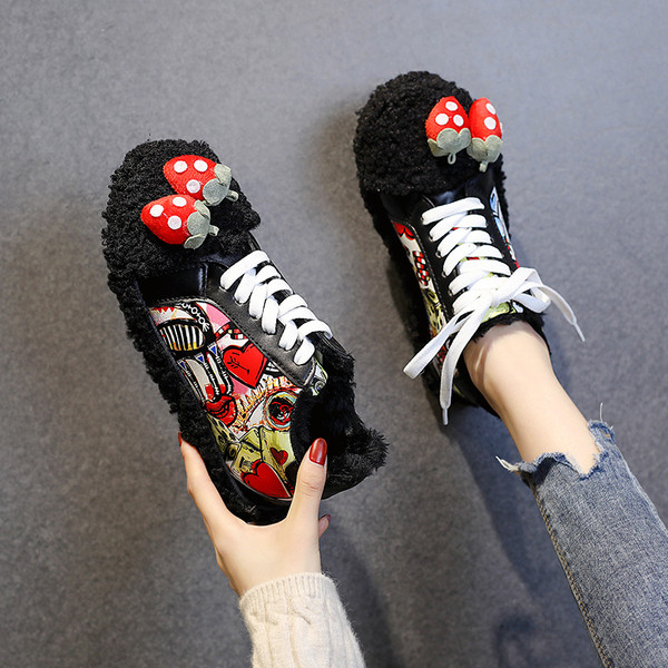 Model nou de pantofi de dama cu element 3D si aplicare de culoare in culoarea verde, maro si bej