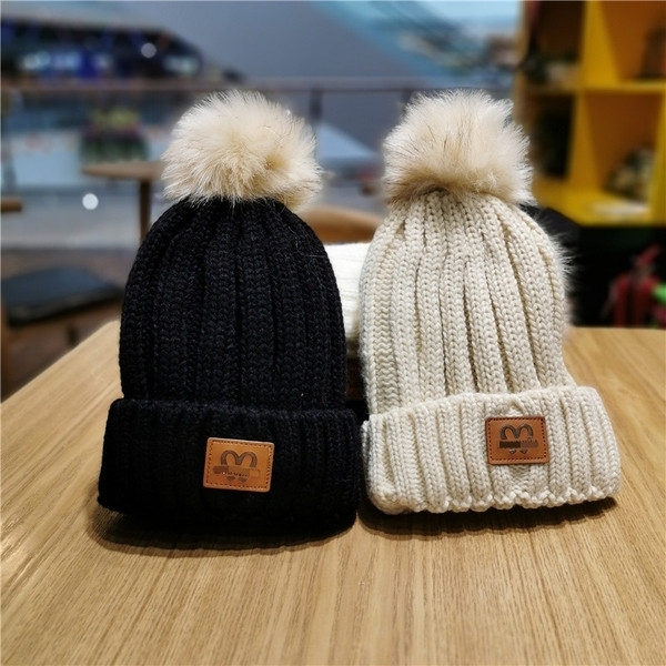 Pălărie de iarnă pentru femei cu căptușeală moale și puf în roz, negru, roz, roșu, gri, alb, bej