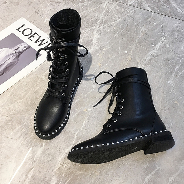 Cizme moderne de dama de culoare neagra - doua modele potrivite pentru iarna