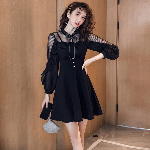 Női ruha tüll ujjal, fekete színű - szabású modell