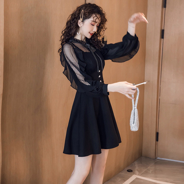 Női ruha tüll ujjal, fekete színű - szabású modell