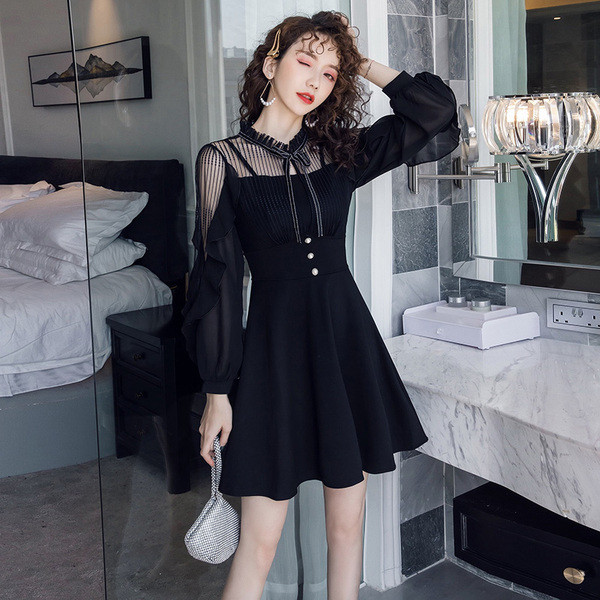 Női ruha tüll ujjal, fekete színű - szabású modell