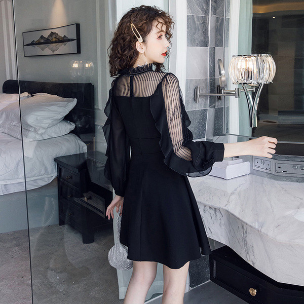 Női ruha tüll ujjal, fekete színű - szabású modell