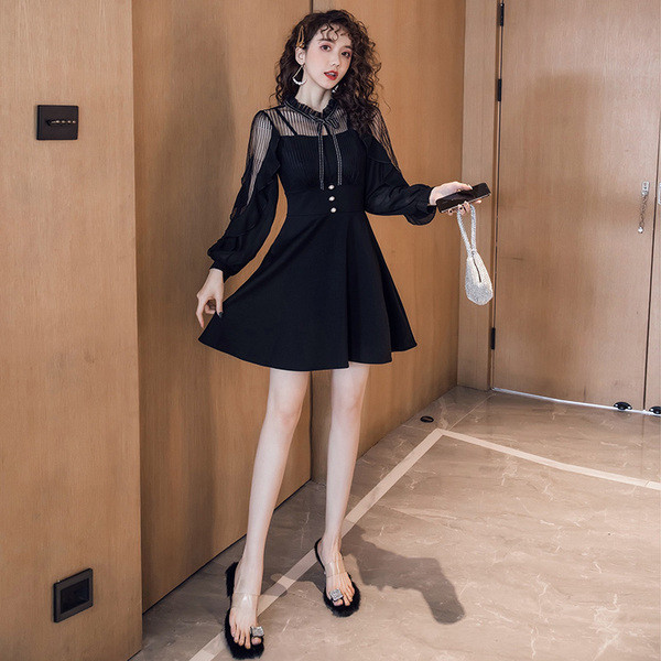 Női ruha tüll ujjal, fekete színű - szabású modell