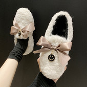 Őszi-téli női papucs fekete, fehér és bézs szalaggal